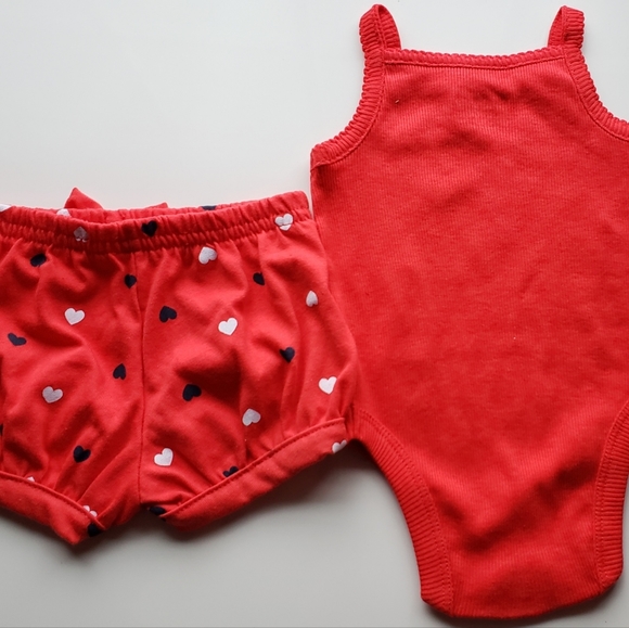 Four onsies & one pair of shorts w. hearts. 0-3 mo - Picture 9 of 9